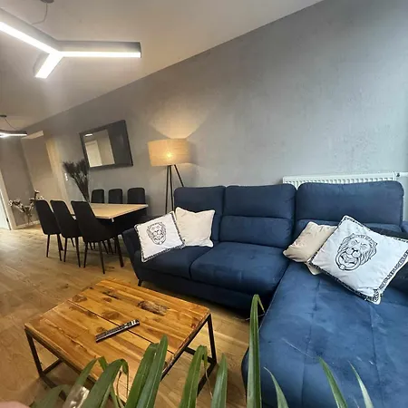 10000 Stare No 1 Apartment