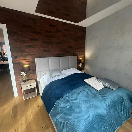 10000 Stare No 1 Apartment *